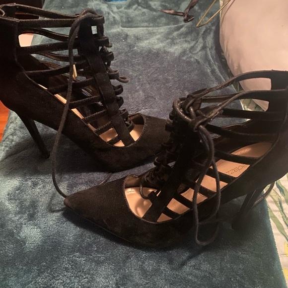 Black, faux velvet, pointy toe, high heels - Picture 3 of 3